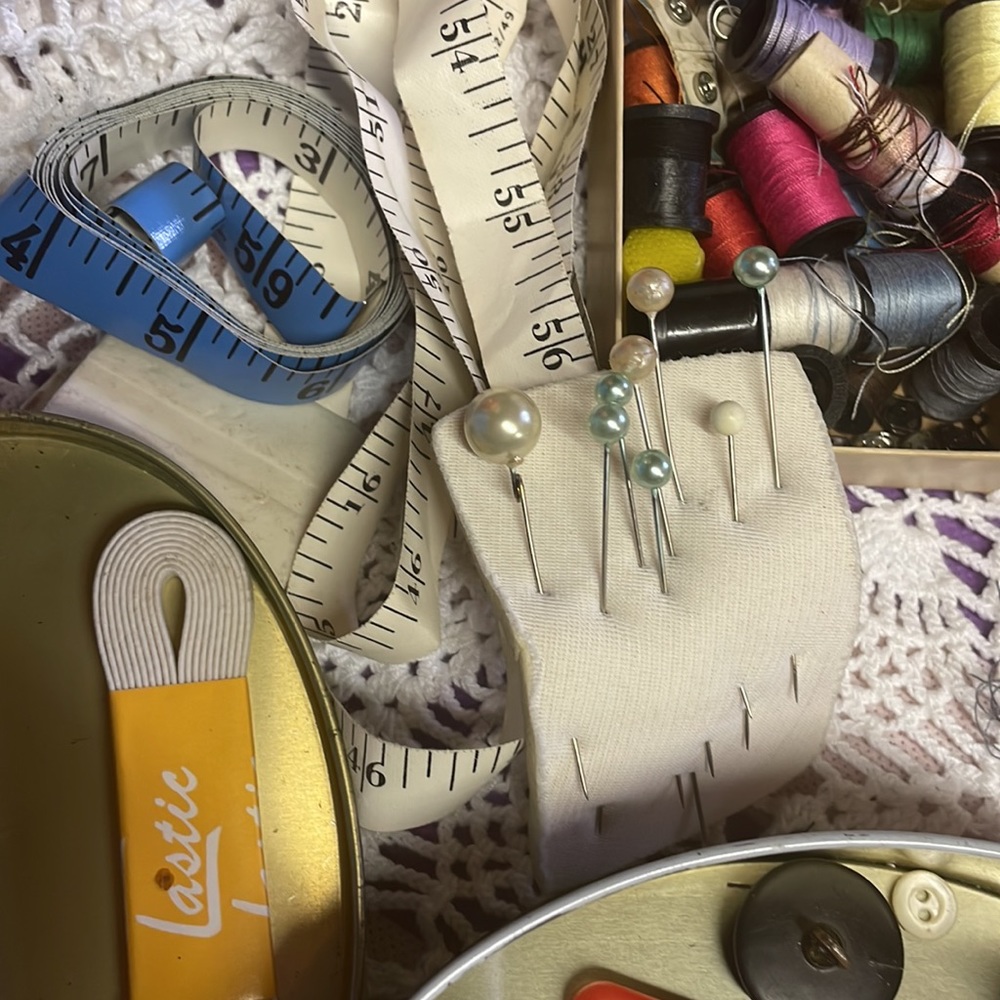 Vintage Lot of Sewing Essentials - Picture 8 of 8